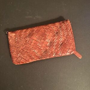 Vilenca Holland Elegant Brown Leather Woven Wallet